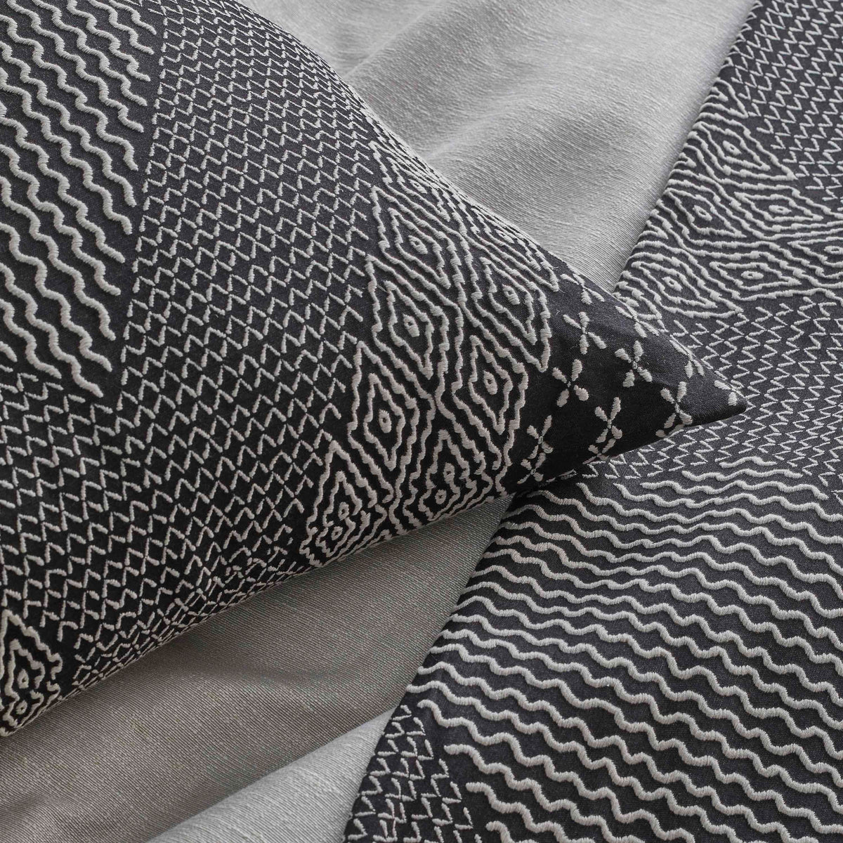 Sashiko Hishi-Moyo Duvet – Ann Gish