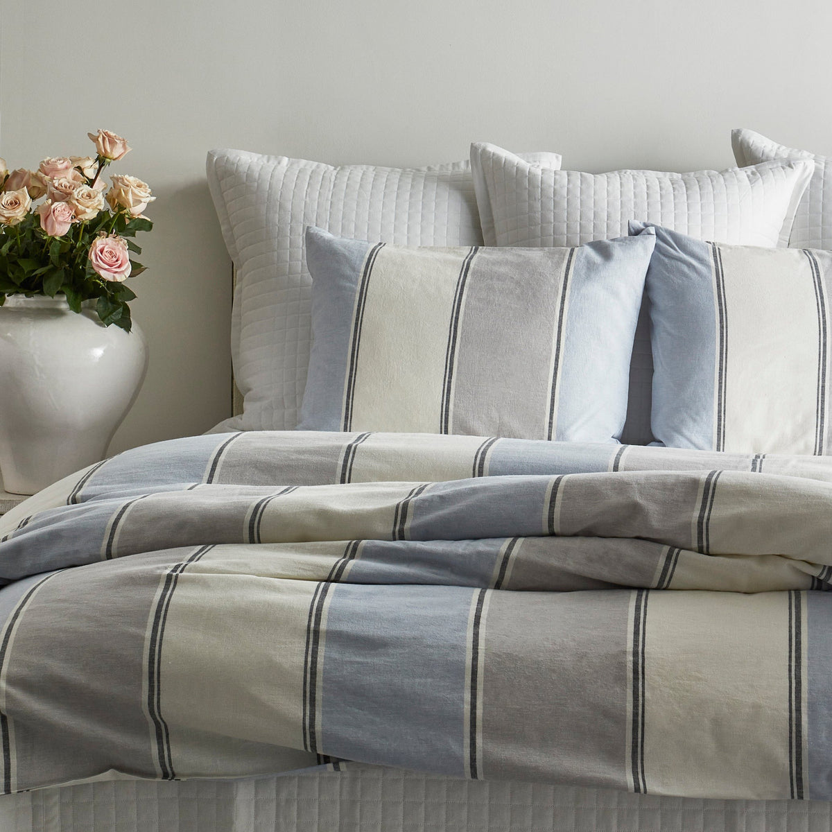 洋書 Monograms and Antique Linens Monogram Inspiration: Our Favourite Books – Initially London