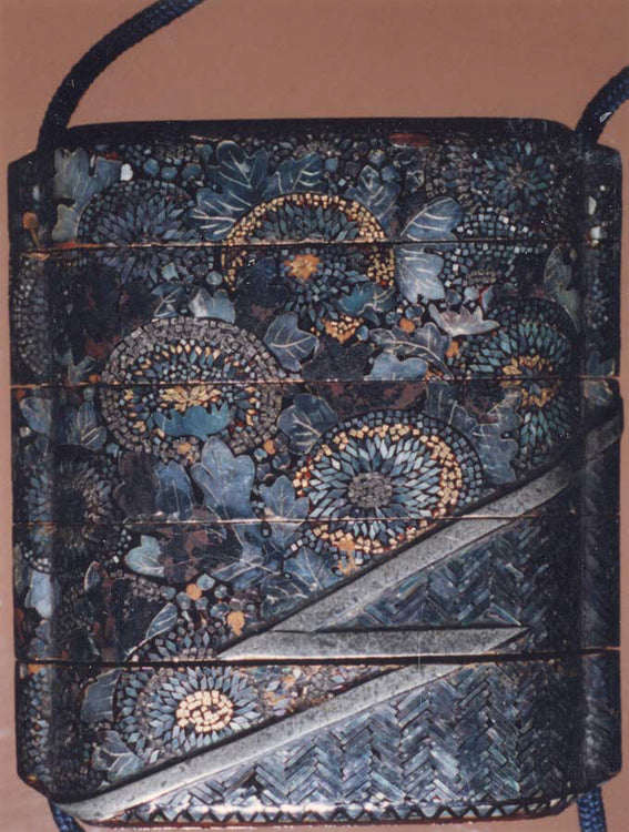 Case (Inrō) with Designs of Chrysanthemums and Bamboo-Woven Fence