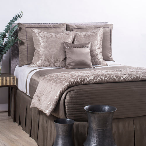 Chanson D'Amour Throw