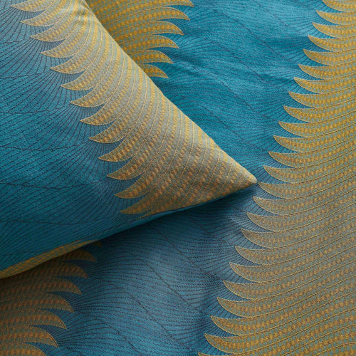 Horus Throw